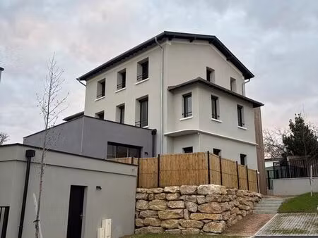 t3 meublé + parking – caluire vassieux – disponible immédiatement