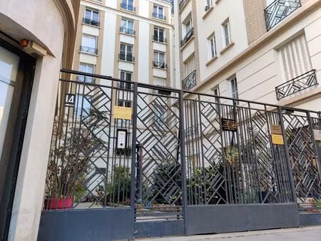 studio avec une bulle de sommeil