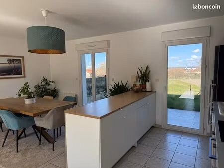 beau triplex 3 chambre avec garage double et cave centre mions