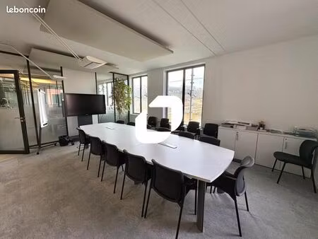bureaux 269 m²