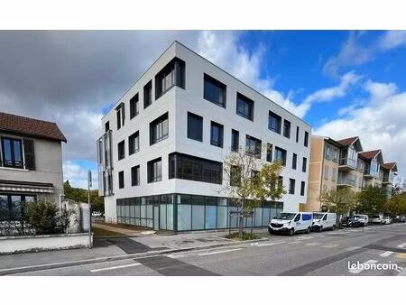 local médical neuf disponible dans le centre de chassieu