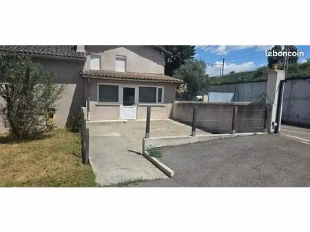 local professionnel 40 m² pmr à louer – ternay – forte visibilité – parking