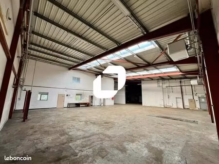 local d'activité 880 m²