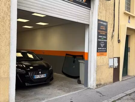 pas de porte à céder - local garage 50m2 refait à neuf