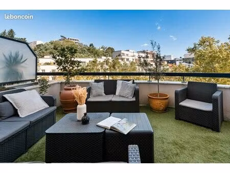 t3 lumineux de 81 m² avec terrasse – rénové en 2023