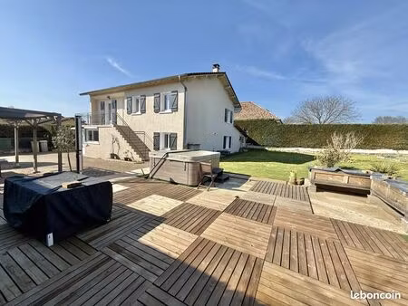 maison 9 pièces 162 m²