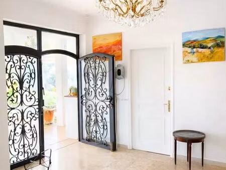 villa 5 pièces 240 m²