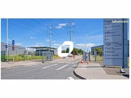 local industriel 7 933 m²