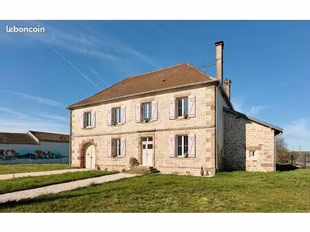 maison 8 pièces 220 m²