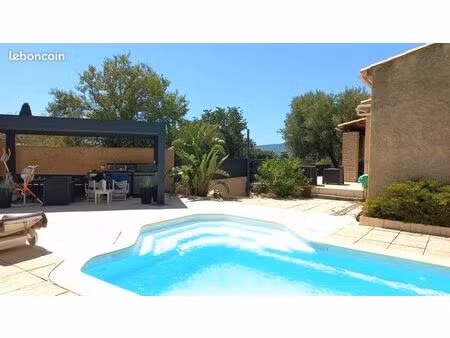villa rénovée de pleins pieds avec piscine