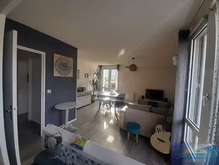 appartement de type 3 de 81 m2 avec terrasses et palce de pa