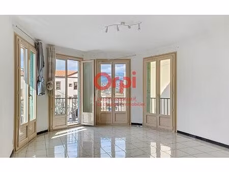 location appartement  m² t-3 à prades  660 €