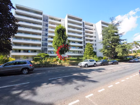 6 pièces 152 m2 avec grand balcon  vue dégagée et garage en