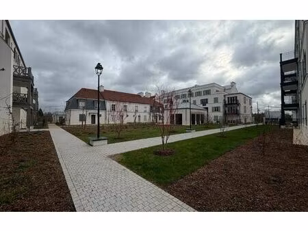 location appartement  m² t-2 à serris  1 450 €