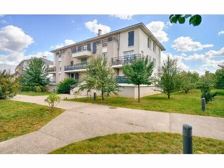 location appartement  m² t-2 à villeneuve-le-roi  882 €