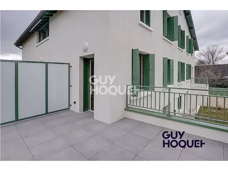 appartement 3 pieces de 69 10 m²  2 chambres - 1 balcon + 1 terrasse