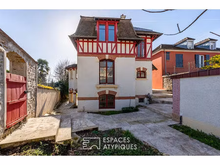 la maison à colombages avec dépendance