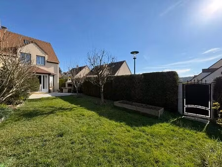 maison 5 pièces avec garage. tout à pied.