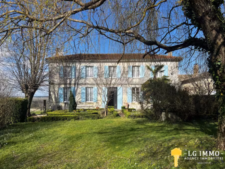 maison charentaise  4 chambres sur parc d'environ 12700m2