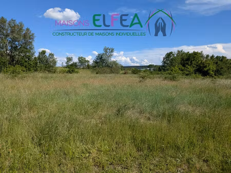 5 minutes de l'entrée d'autoroute a7  terrain au calme