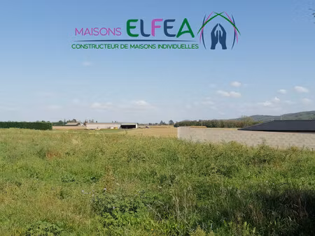 a 2 pas des commerces et au calme