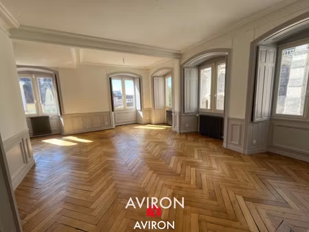 appartement lumineux au pied de la cathédrale