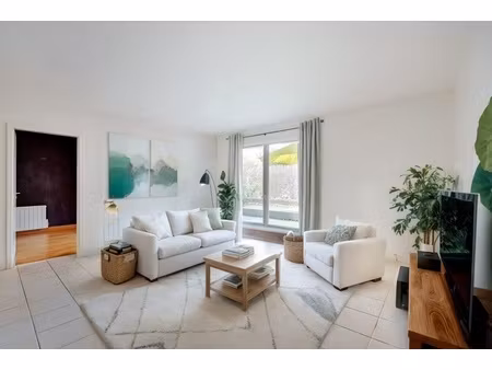 deux pieces avec jardin/terrasse et parking