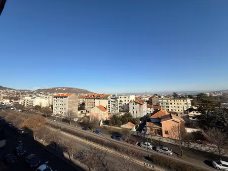 t2 lumineux 47 m2 vue dégagée cave clermont-ferrand