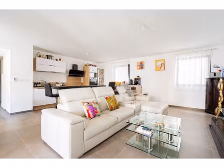 t4 dans un immeuble moins de 5 ans avec terrasse et parkings