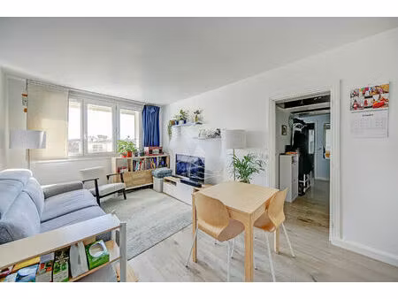 3 pièces dernier étage chambre et bureau 44.57 m2