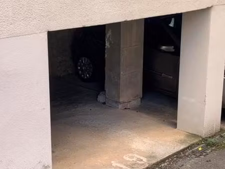 location emplacement de parking rodez