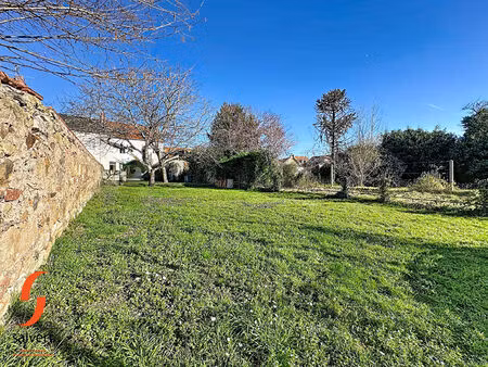 a vendre  maison 3 chambres avec local indépendant loué 4800€ /an