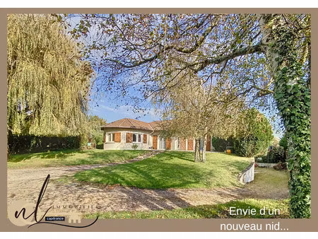 a vendre  maison familiale spacieuse avec piscine – plus de 200 m2 au calme absolu proche 