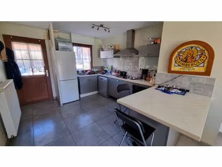 réf 3974 - maison semi-mitoyenne par garage dans résidence c