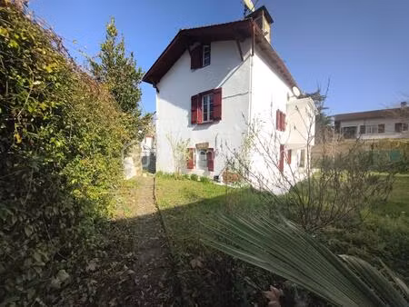 maison de caractère rénovée — au cœur d'un des plus beaux villages de france — jardin plei