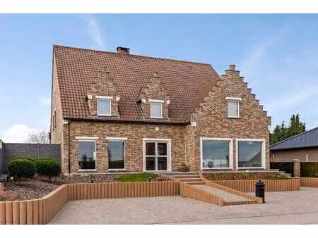 maison 5 chambres  terrain 26 ares à zoutleeuw