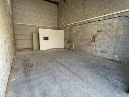 local d’activité-stockage 60 m2. zi paluds aubagne