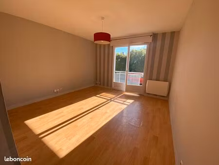 studio 1 pièce 27 m²