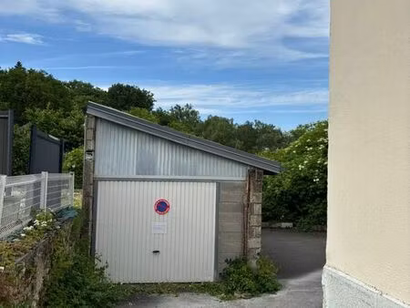 parking/box dampierre-les-bois