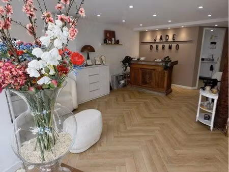 location local commercial gap