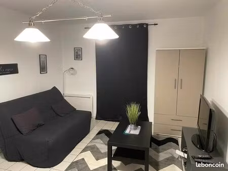 beau studio meublé rénové à 50 mètres hôpital trousseau et école infirmière ifps  emplacem