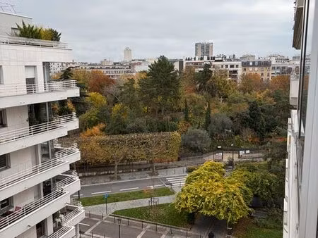 grand studio de standing avec terrasse – résidence seniors