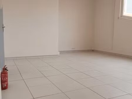 location bureau à eguilles 35m2 environ