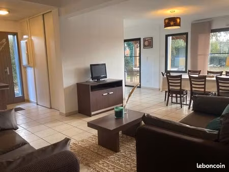 belle villa à louer à l'année- 3 chambres + une mezzanine piscine