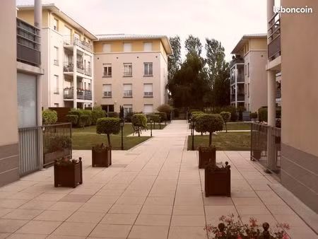 location - 2 pieces - lognes 77185