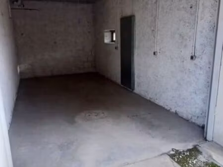 particulier vend grand garage avec porte électrique grande hauteur à annecy centre ville