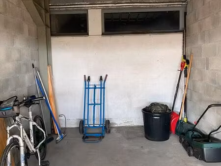 vend garage pour voiture ou box de stockage
