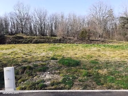 terrain 1 700 m² leojac