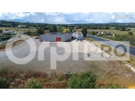 local d'activité 1 600 m²