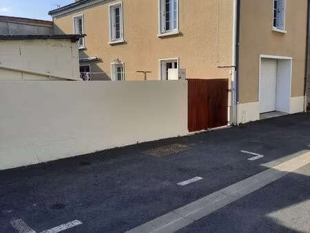 charmante maison de 132m² habitable avec cour de 100m² à massais (val-en-vignes)